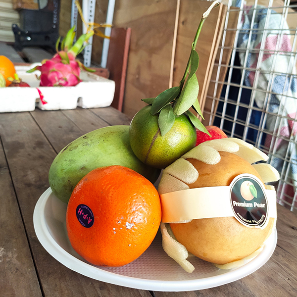 Combo trái cây và hoa cát tường